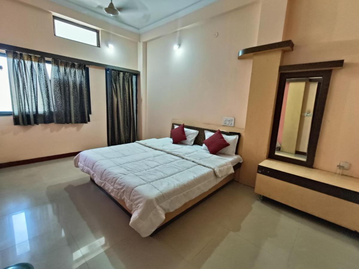 Hotel Chaitanya Maheshwar Экстерьер фото