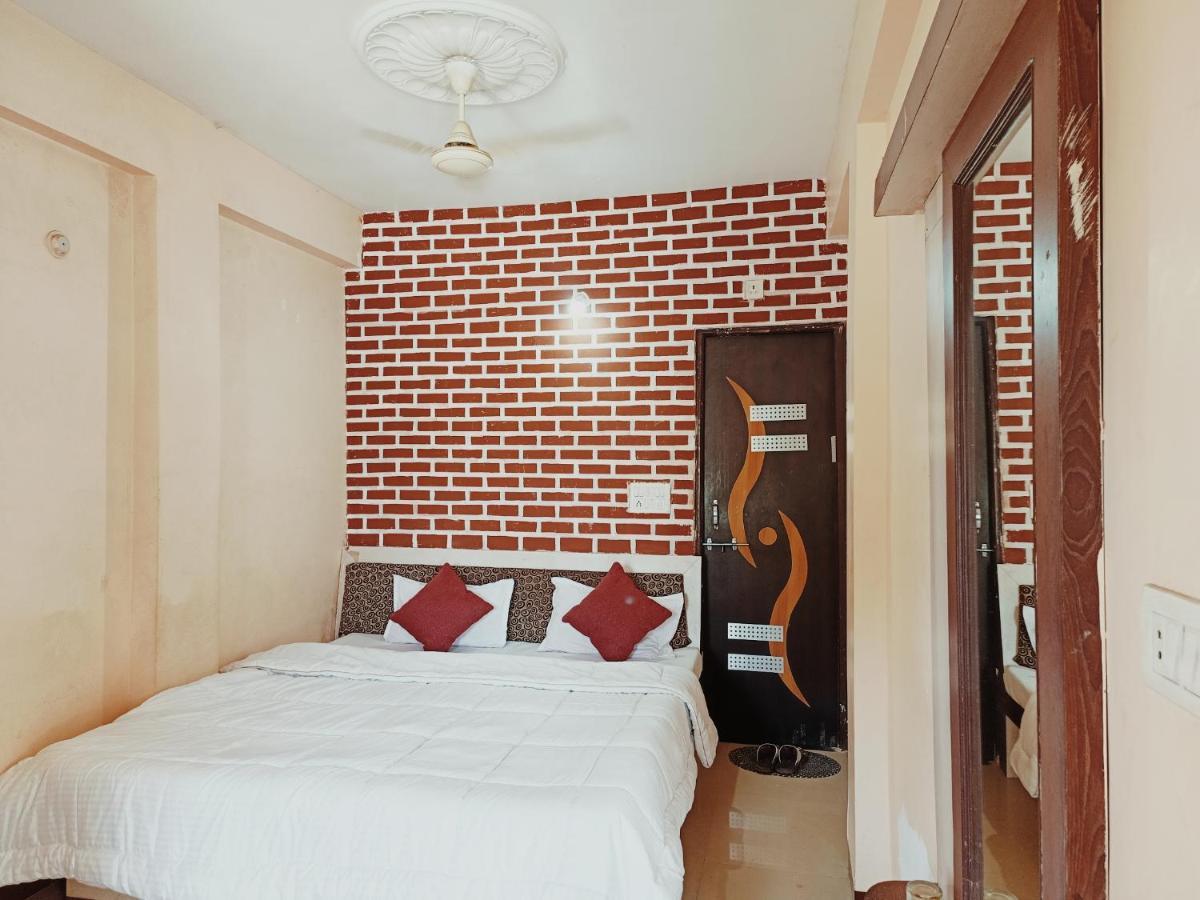 Hotel Chaitanya Maheshwar Экстерьер фото